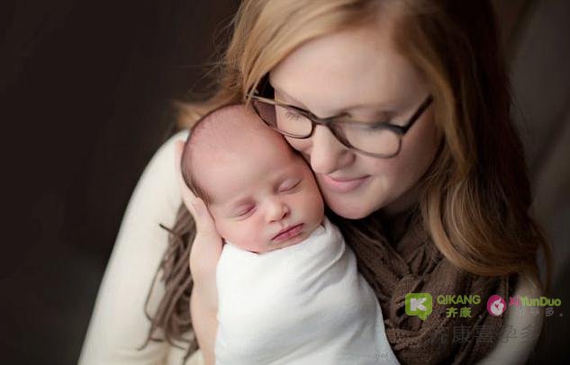 冷冻时间最长的胚胎：美国26岁妈妈生下“24岁”宝宝(组图)