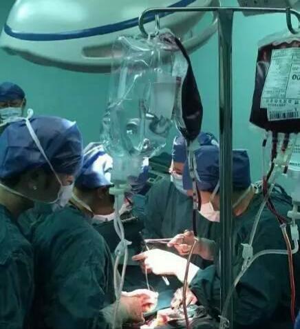 41岁产妇突发羊水栓塞,好在有惊无险，生孩子真的得趁早
