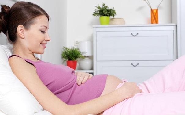 试管婴儿胚胎移植后多少天有妊娠反应？会有哪些症状？ 